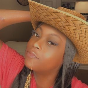 Meet your Posher, Deidre